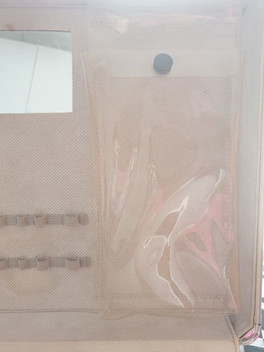 Mala de maquilhagem vazia