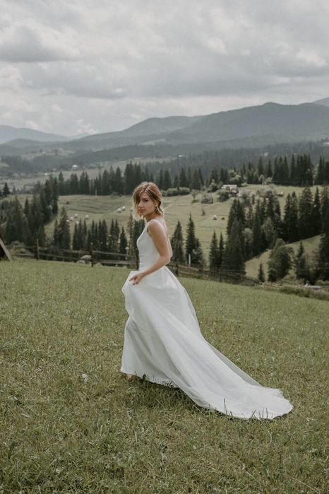 Лаконічна весільна сукня русалка кольору айворі