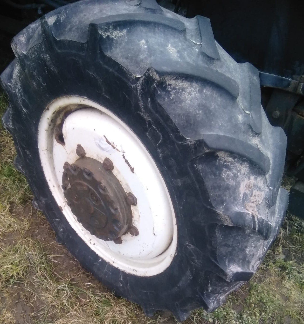 Koła R24 320/70 przód zefir,zetor ,new holland,yto,case przednie .