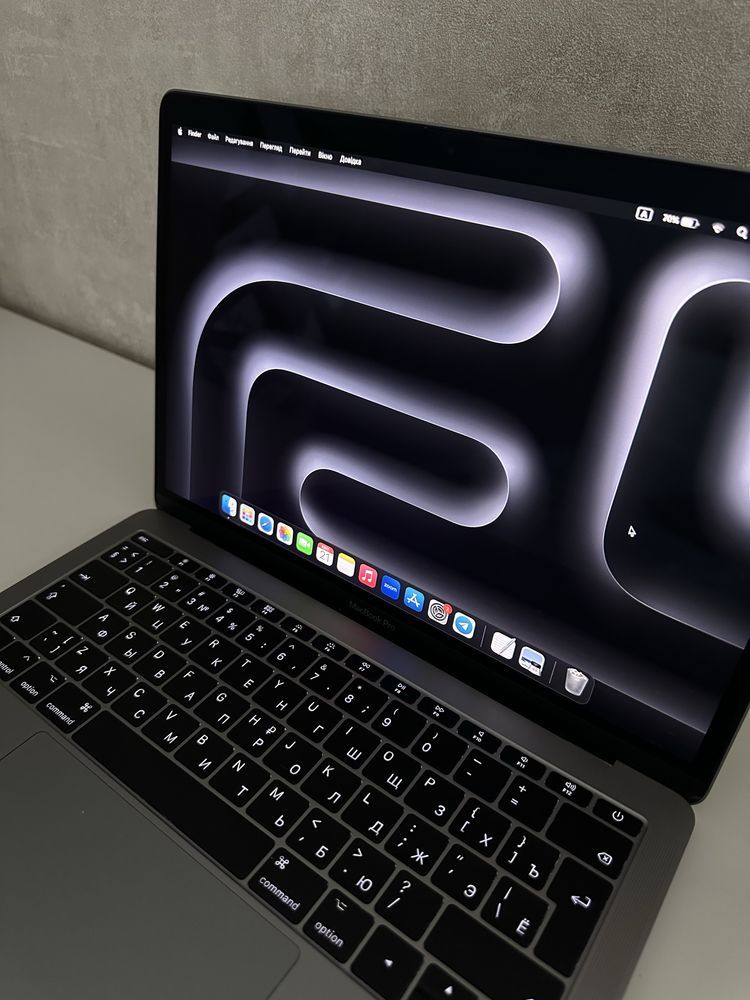 MacBook Pro 13” (2017, Core i5, 8GB RAM, 128GB SSD)