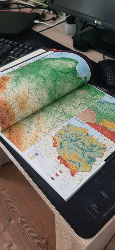 Atlas geograficzny - Świąt,  Polska.