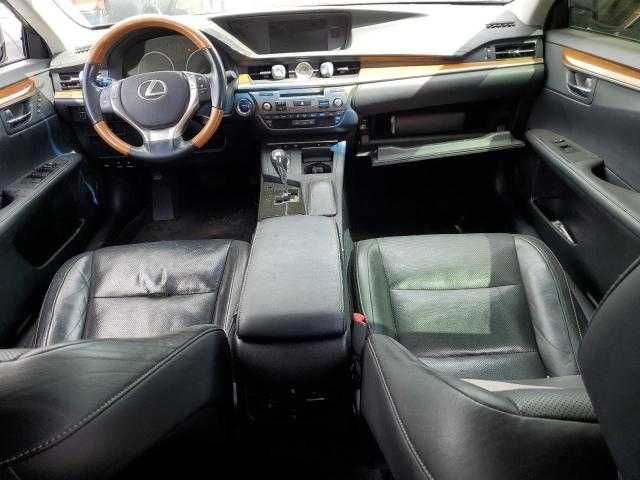 Lexus Es 300h 2015 року