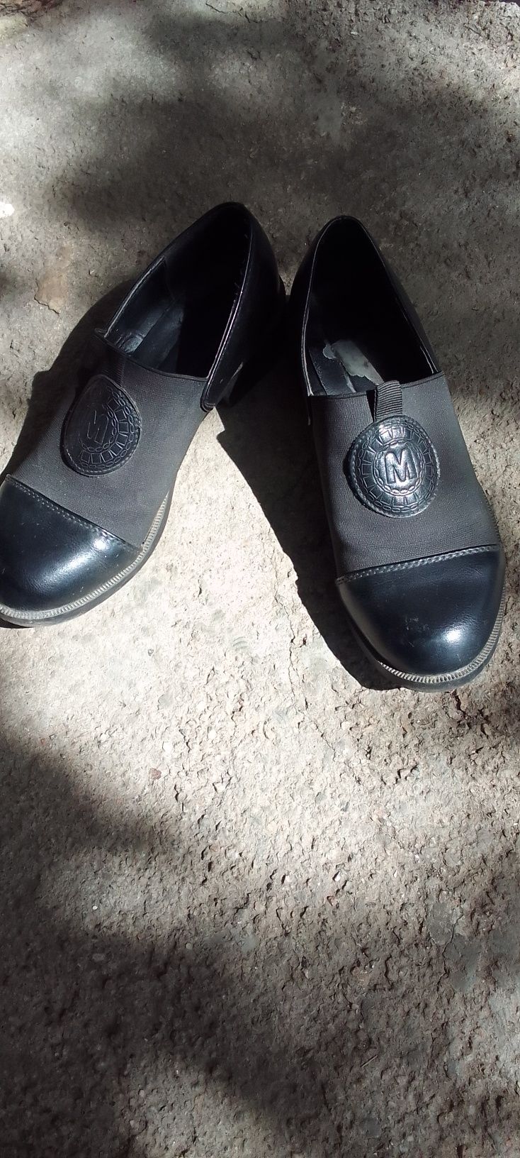 Туфли черние 37 размер