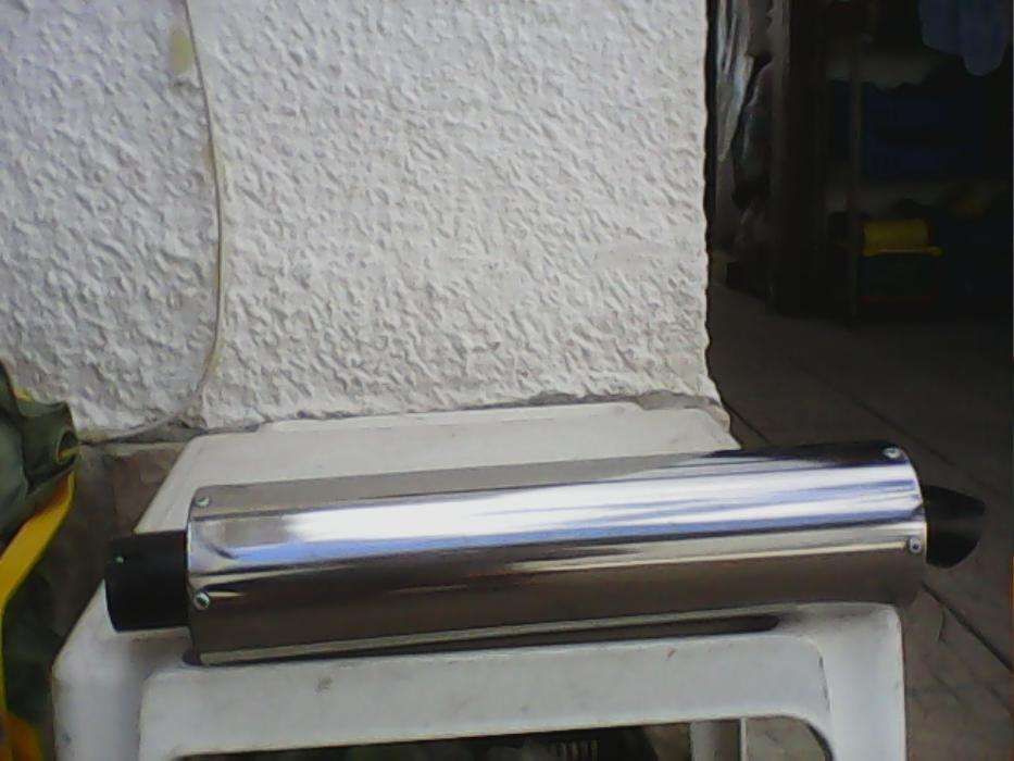 Varios escapes de rendimento para moto em carbono e aluminio