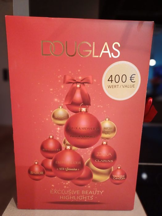 Kalendarz  DOUGLAS adwentowy z niespodziankami