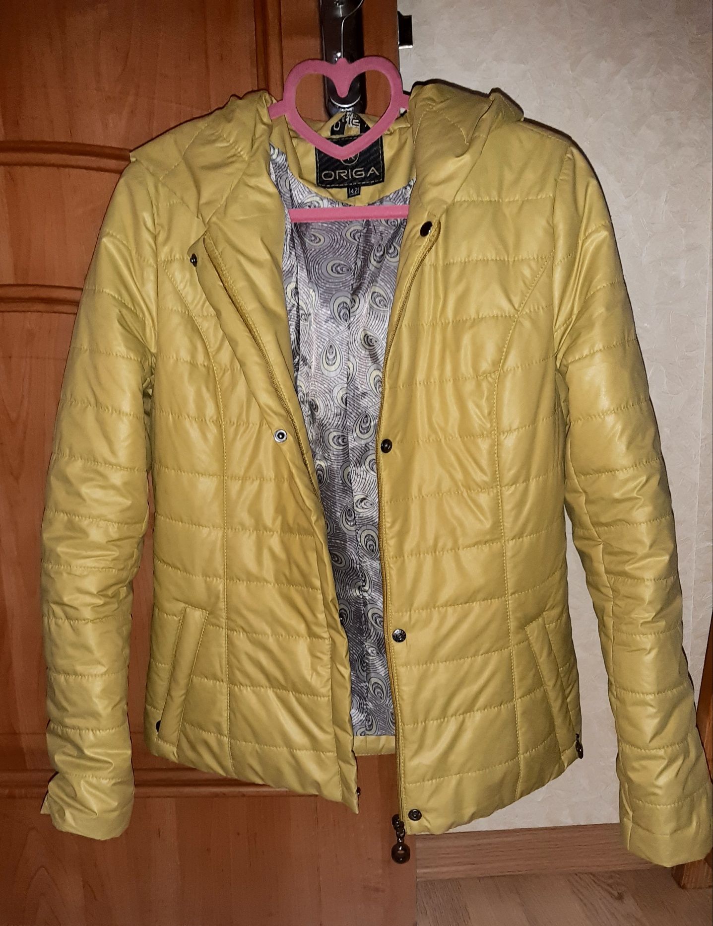 Курточка демі оливкового кольору