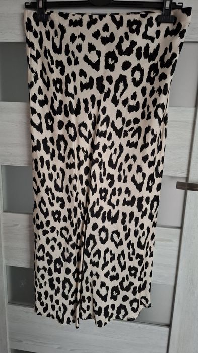 Spódnica damska w panterkę.