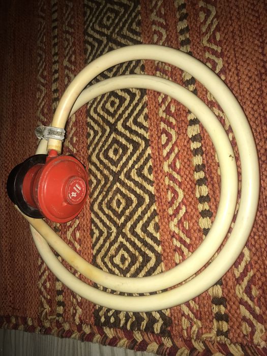 Adaptador  com mangueira para botija de gas