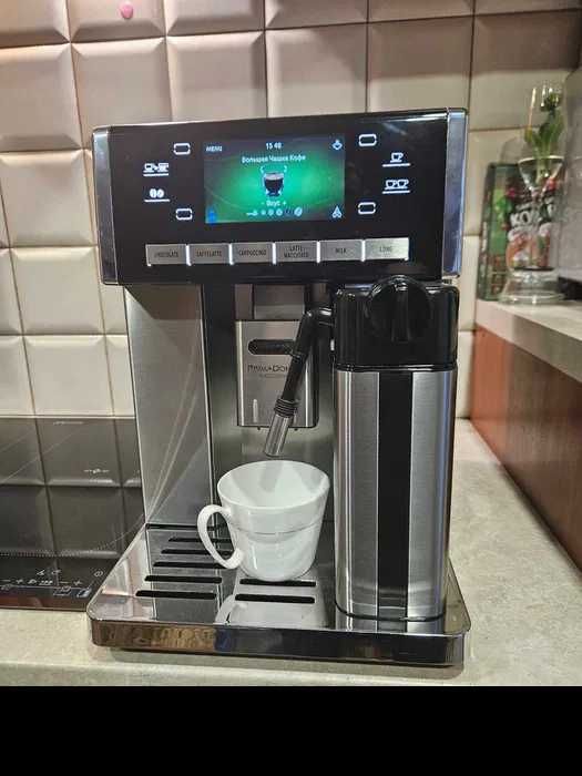 Премиумная кофемашина производства Италии Delonghi PrimaDonna