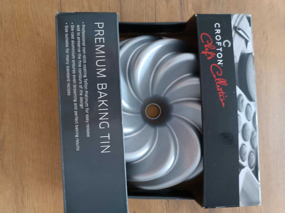 Metalowa forma na babkę . NOWA