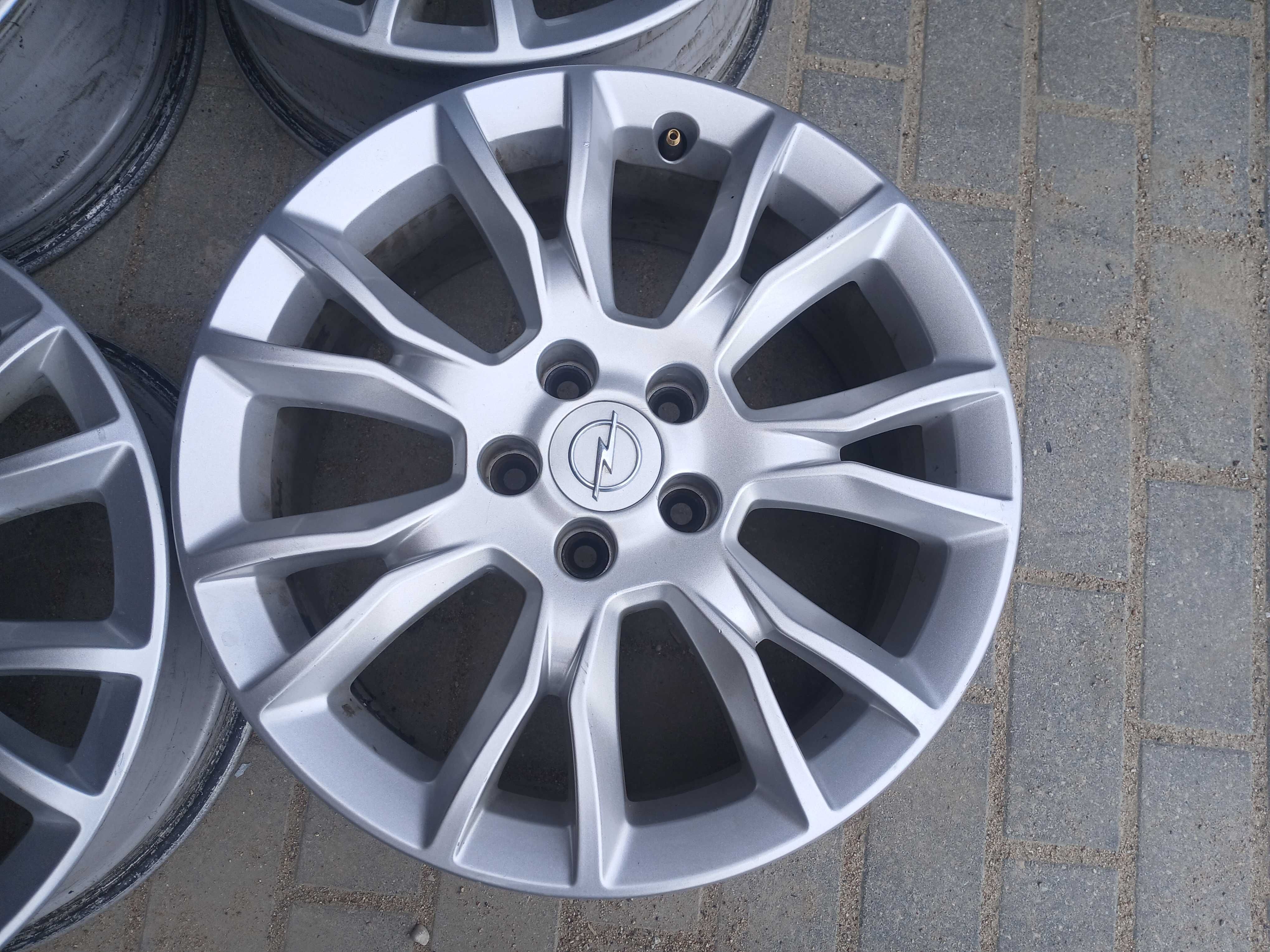4x felgi R17 5x110 Opel Astra H Zafira Meriva Vectra C Saab
