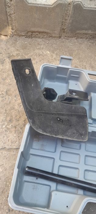 Правый передний бризговик мазда сх-7, цена 500грн