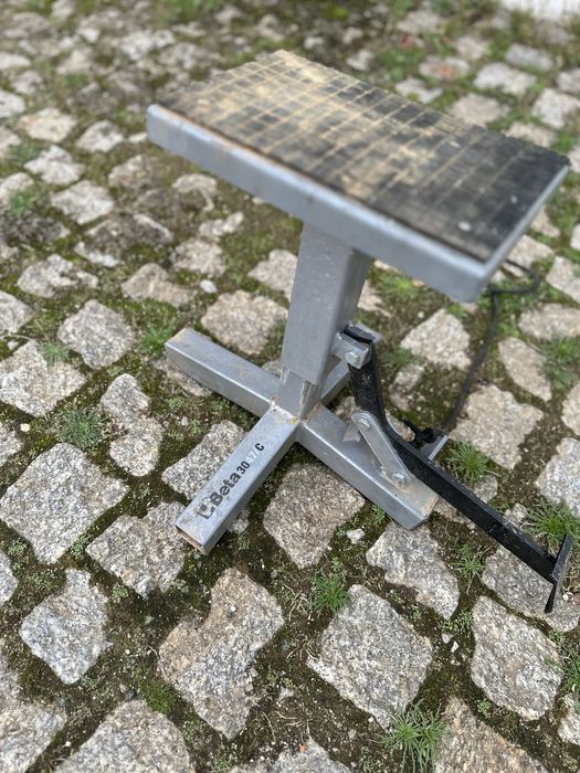 Honda CRF 250 R + oferta (Colete+Capacete+Cavalete)