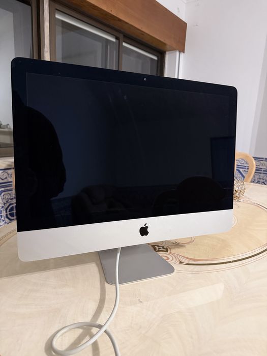 iMac 21.5” – 2015 – 1TB – Avariado (Liga e desliga)