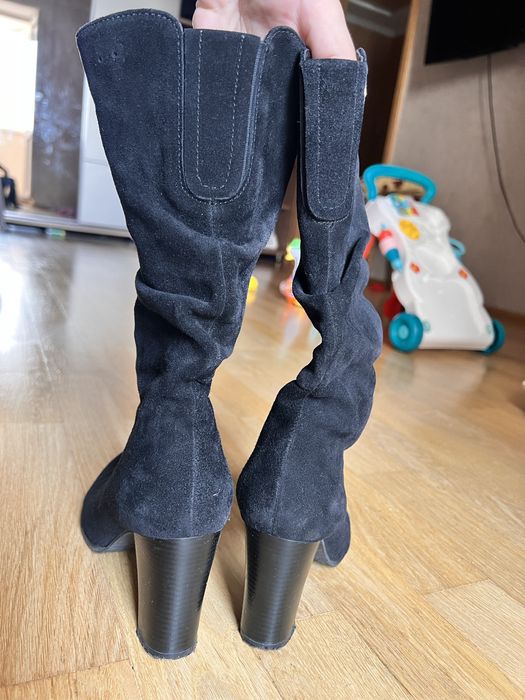 Натуральні замшеві ботінки чоботи 37 розмір