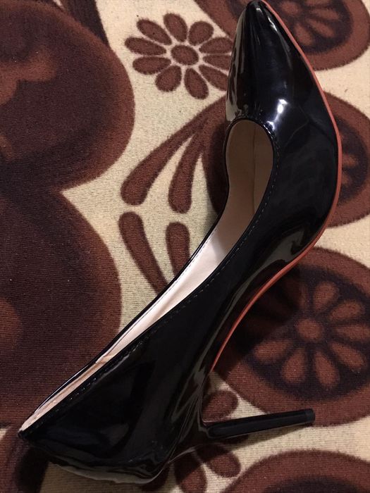 Женские туфли лаковые, LABUTEN'S - каблук 10см,  новые, 43р. 27см