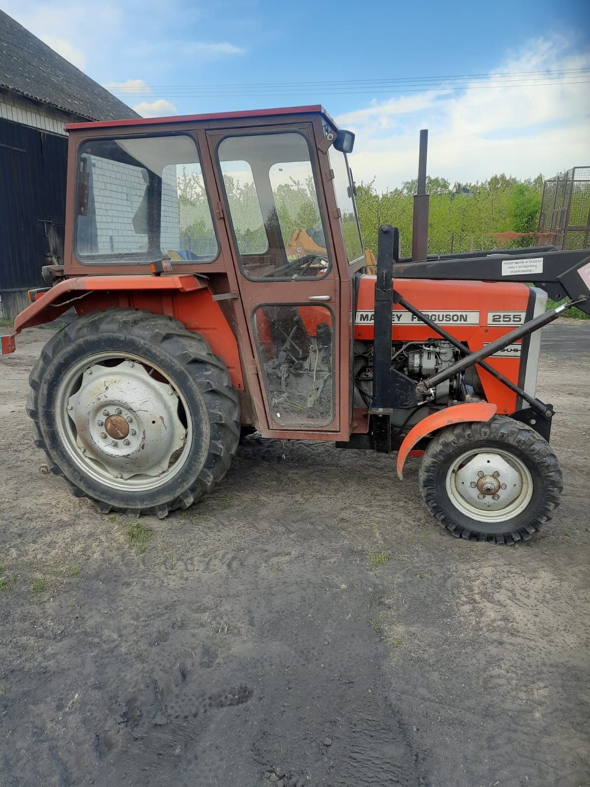 Sprzedam ciagnik MF255 pierwszy wlasciciel