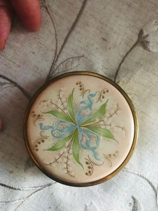 Mała puderniczka vintage Anglia