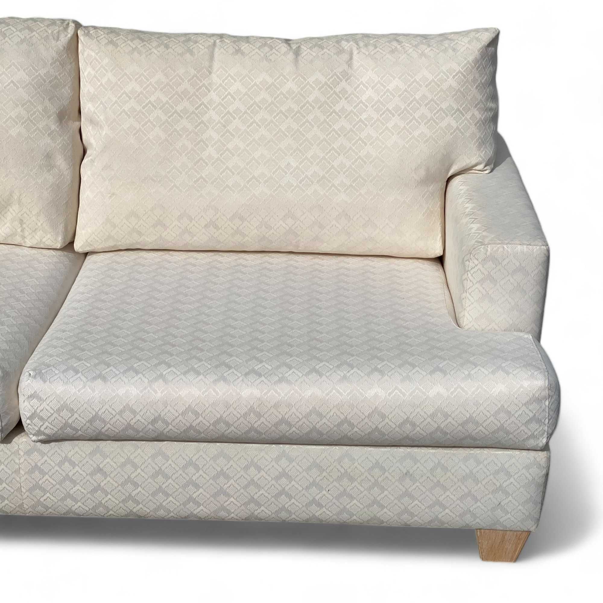 Jasna sofa dwu- trzyosobowa z pufą KOMPLET, biała kanapa