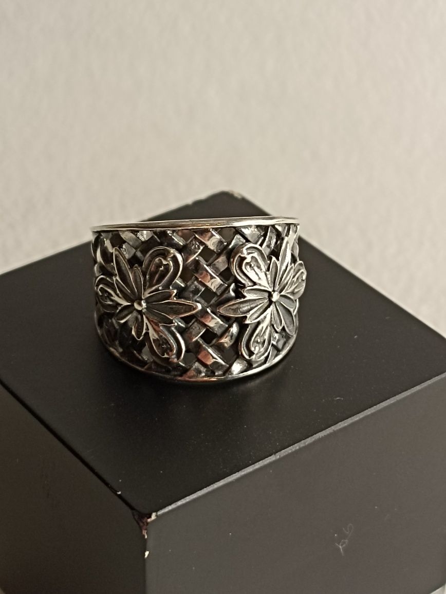 Кольцо серебряное карзина с цветами