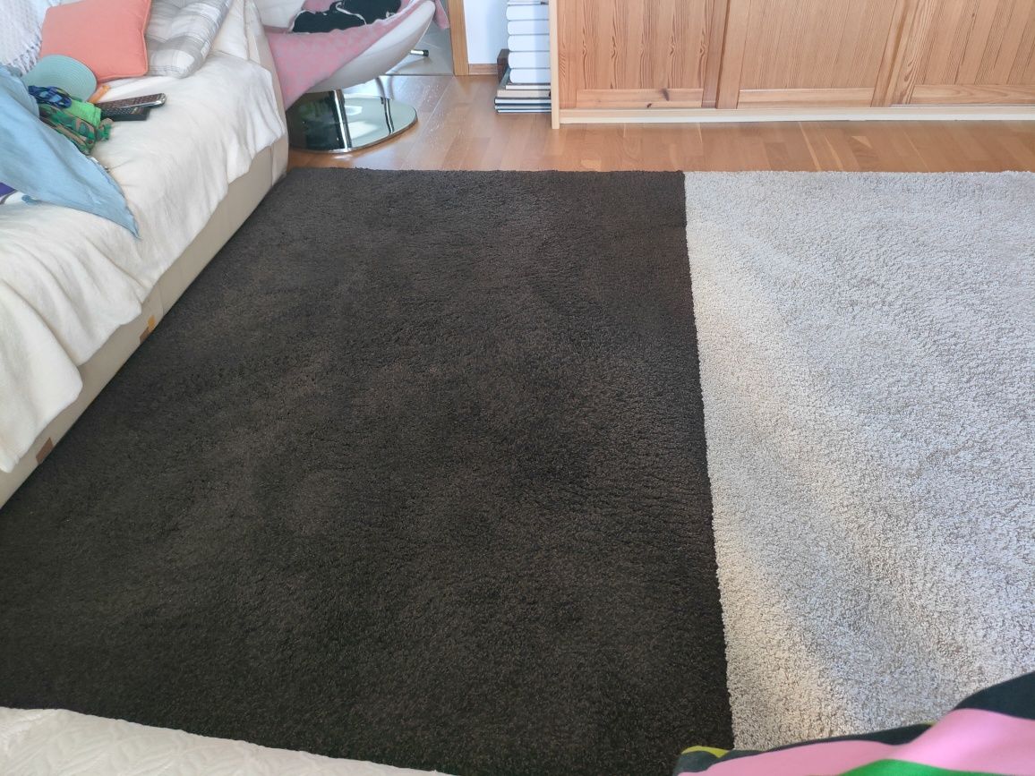 Brązowy dywan z Ikei ADUM