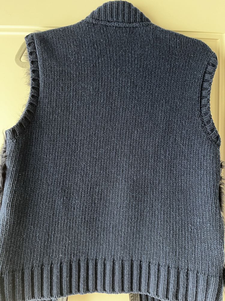 Kamizelka granatowa z futerkiem Massimo Dutti