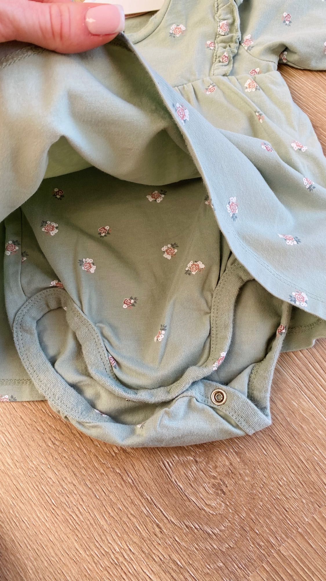 Sukienka z bodziakami długi rękaw H&M 68 zielona w kwiatki bawełna