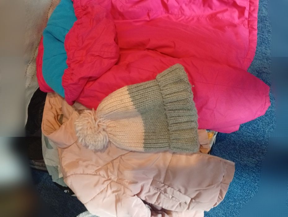 Kurtka i pakiet ubrań.