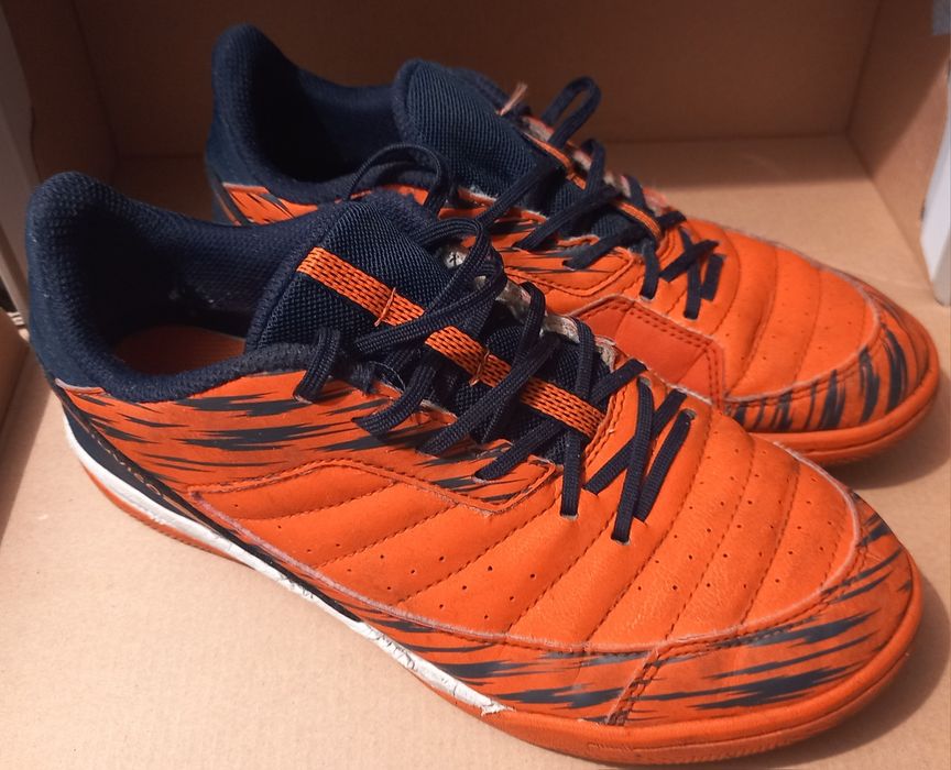 Buty sportowe Decathlon IMVISO do piłki nożnej halowe roz 38 dł 24 cm