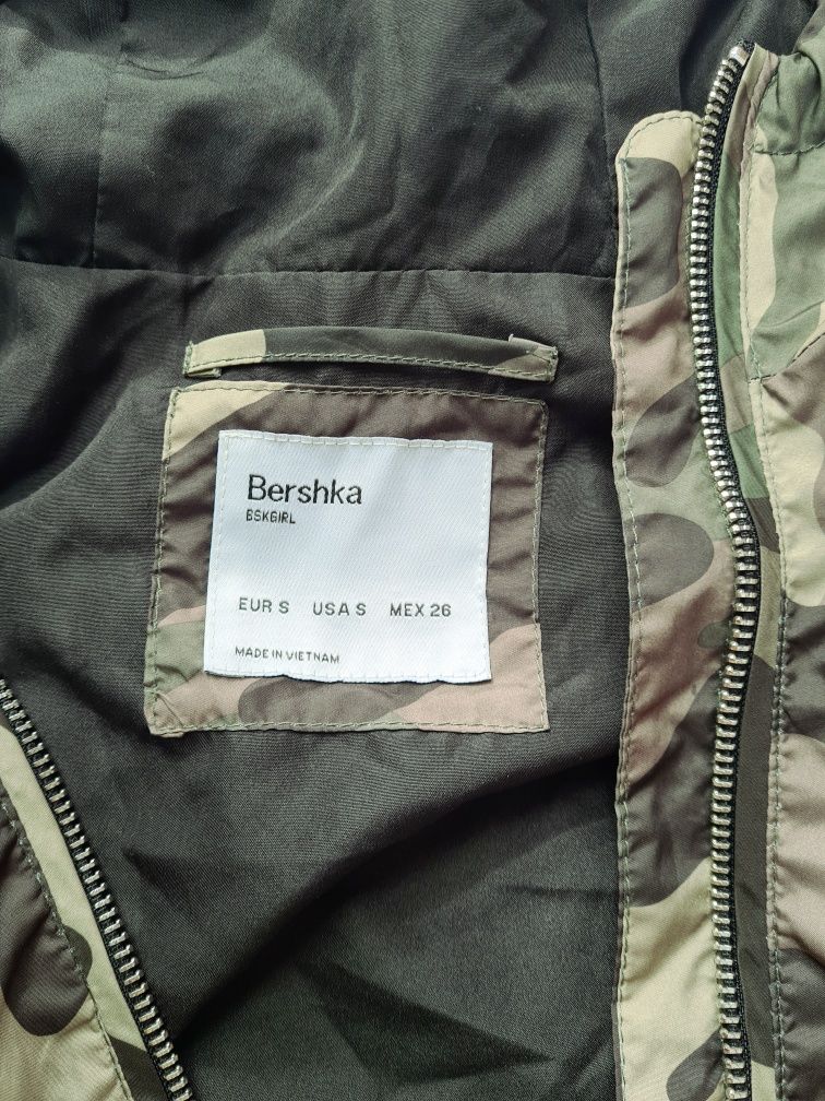 Kurtka moro wiatrówka Bershka