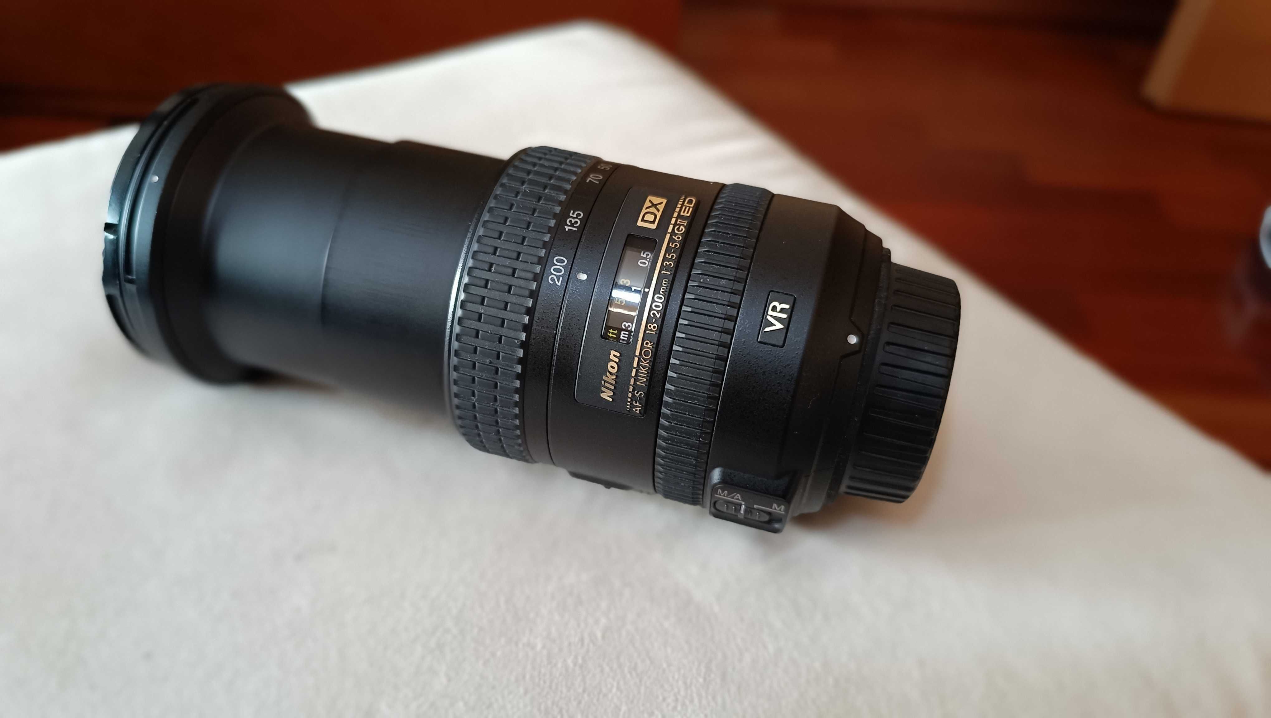 Máquina fotográfica Nikon D7000 Lente AF-S 18-200 Flash SB-910 OFERTAS