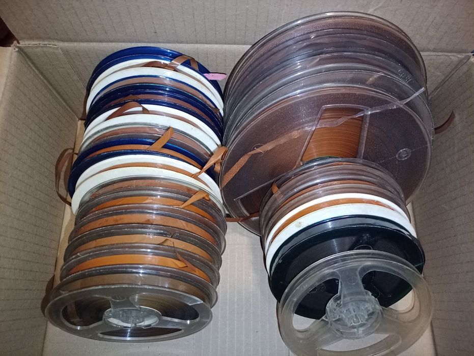 Бабіни з магнітною стрічкою.