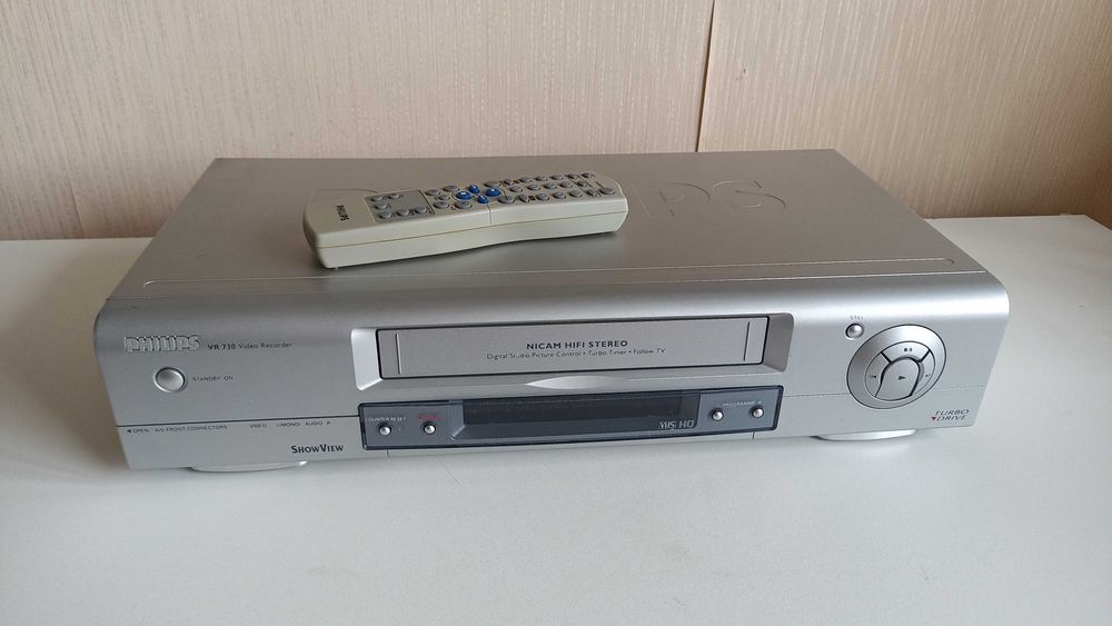 HI-FI Stereo відеомагнітофон Philips VR730