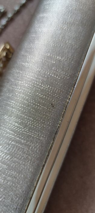 Złota torebka wizytowa tuba kopertówka zdobiona połysk wesele impreza