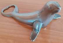 Foca metálica Abre-garrafas