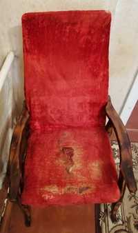 Продам деревянное кресло
