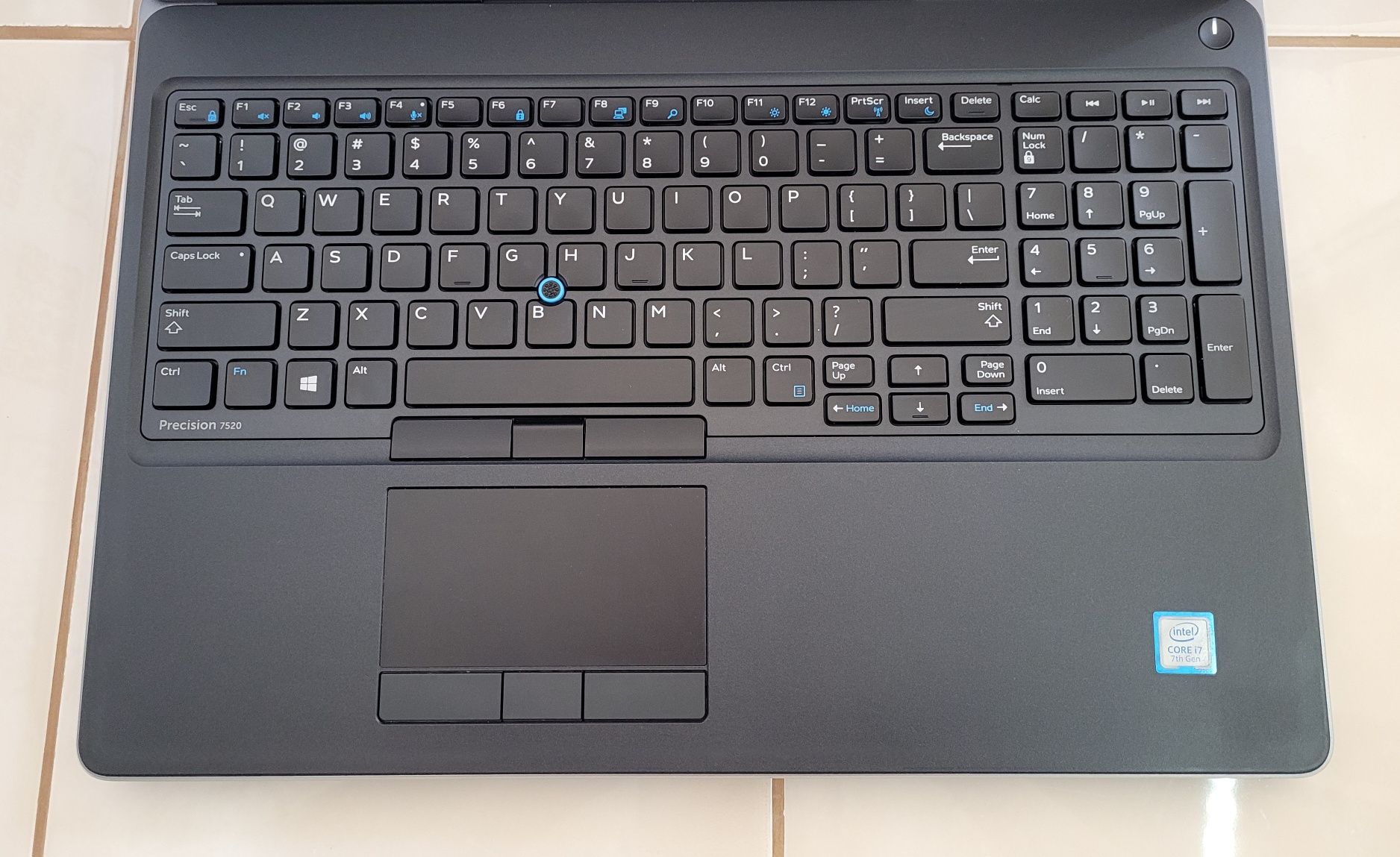Ноутбук Dell Precision 7520 15,6 Full HD Intel Core I7-7920HQ AMD Pro