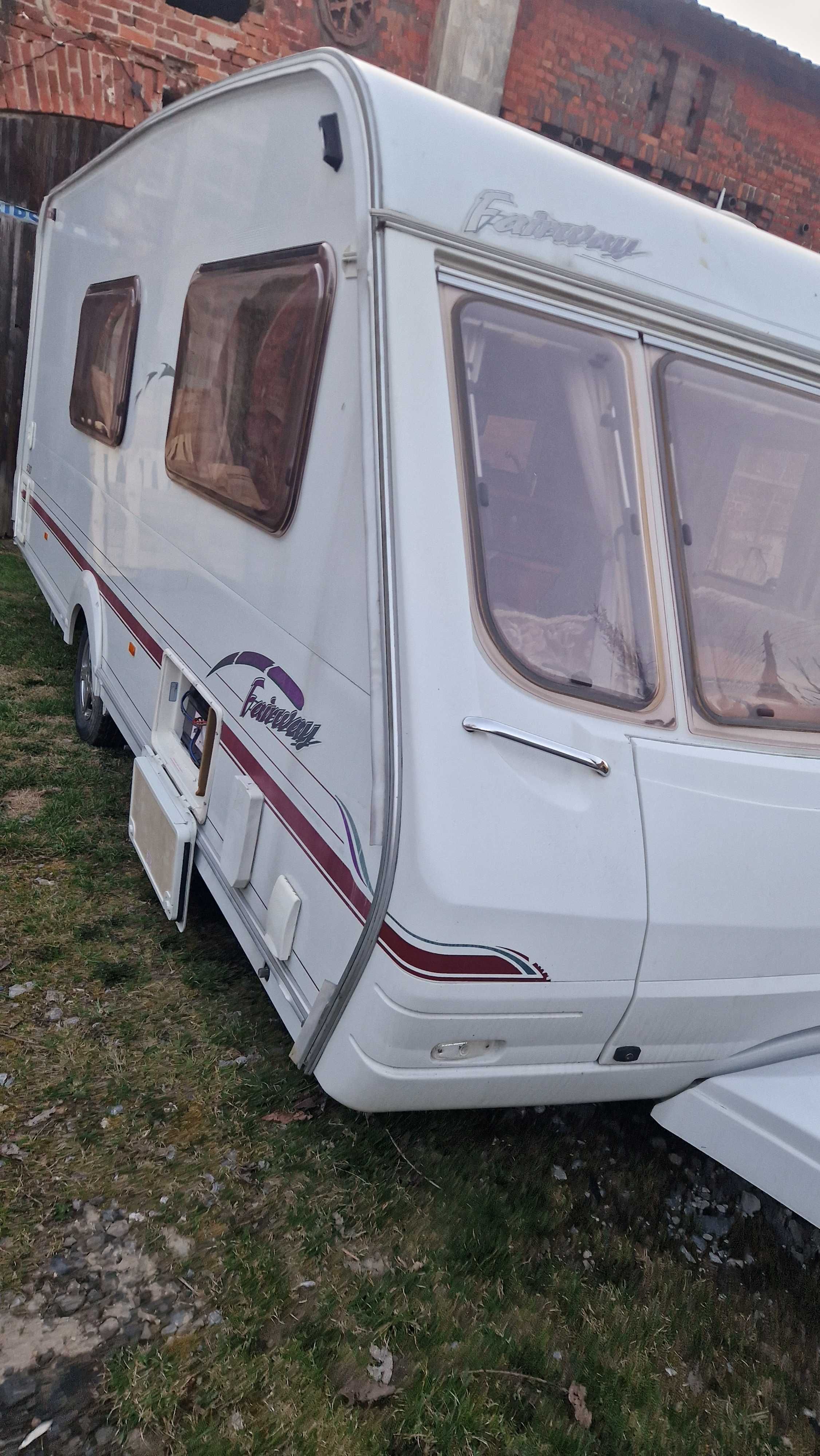 przyczepa kempingowa Fairway 530 przedsionek pełne wyposażenie camping