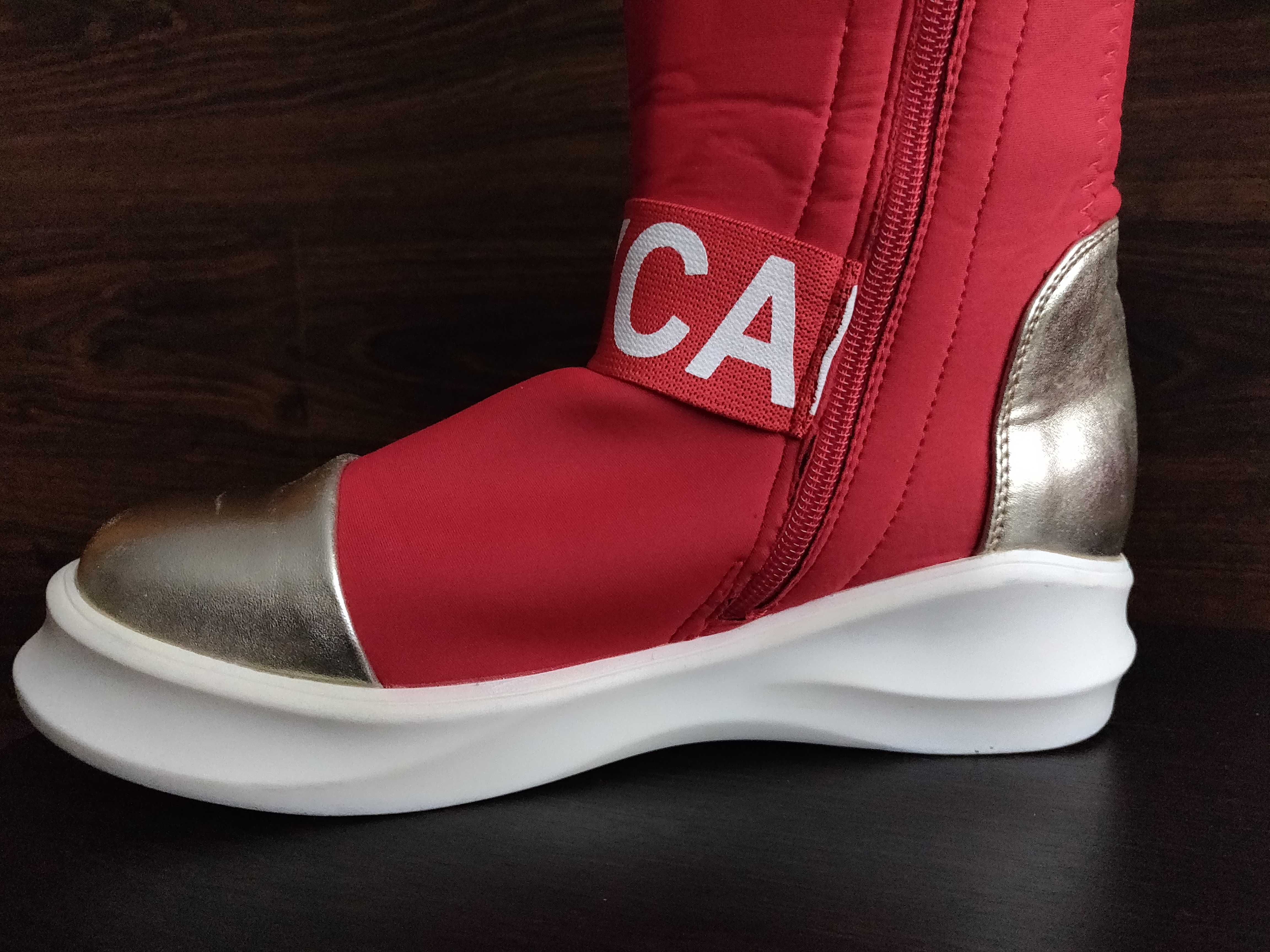 Сапоги Camidy р. 40 стелька 25,5 см. ярко- красного цвета  на  молнии.