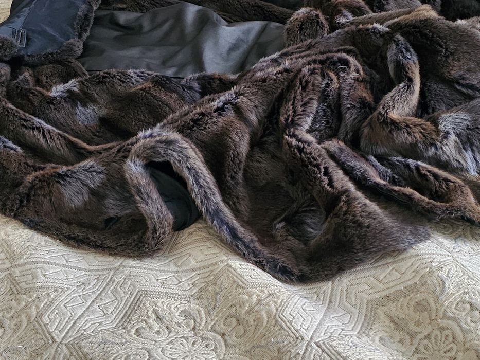 Шубка з білки натуральна, легка, як норка.