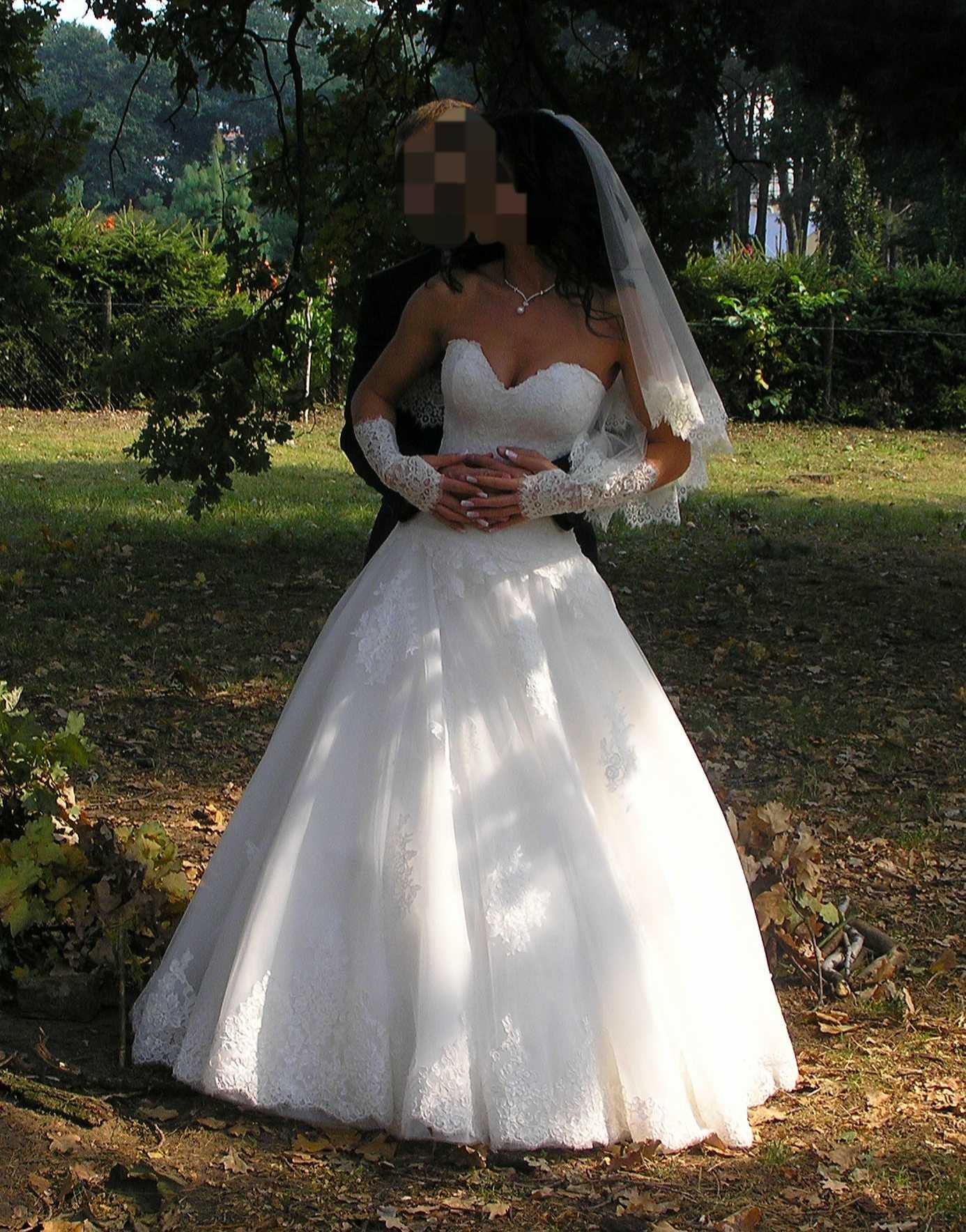 Шикарна весільна сукня кольору Айвори