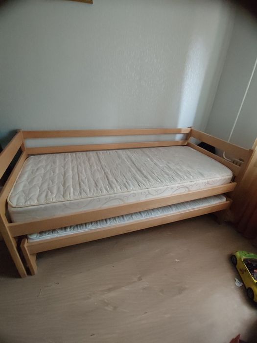 Ліжко двоспальне з натурального дерева