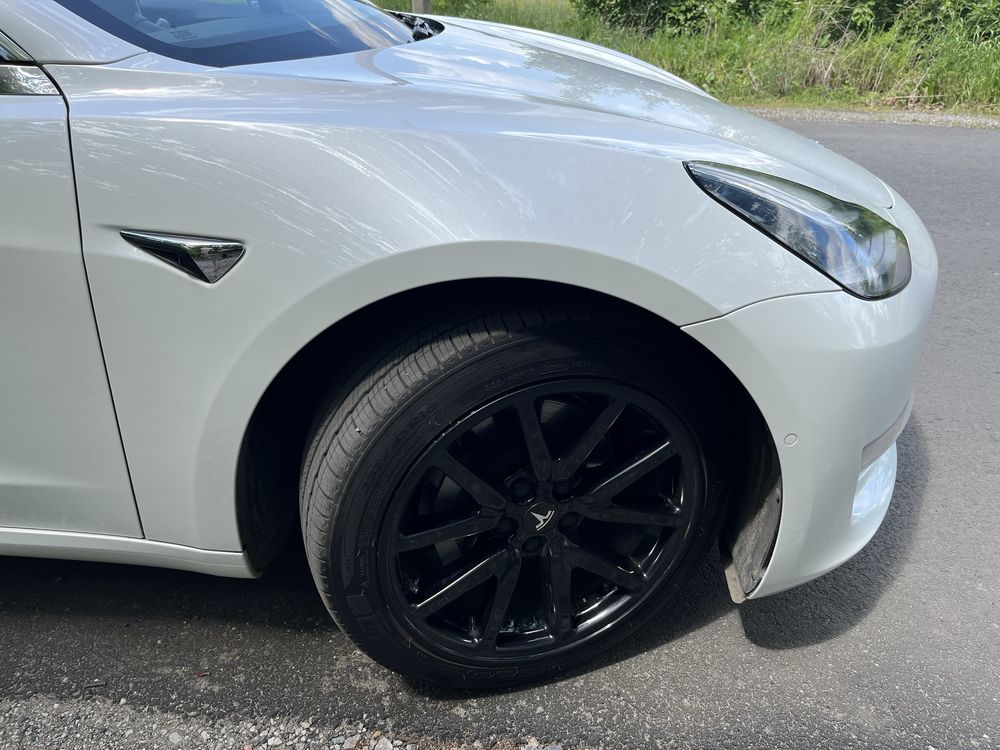 Tesla model 3 standard range plus