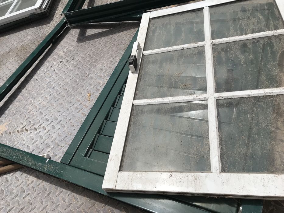 Janela aluminio verde/branco