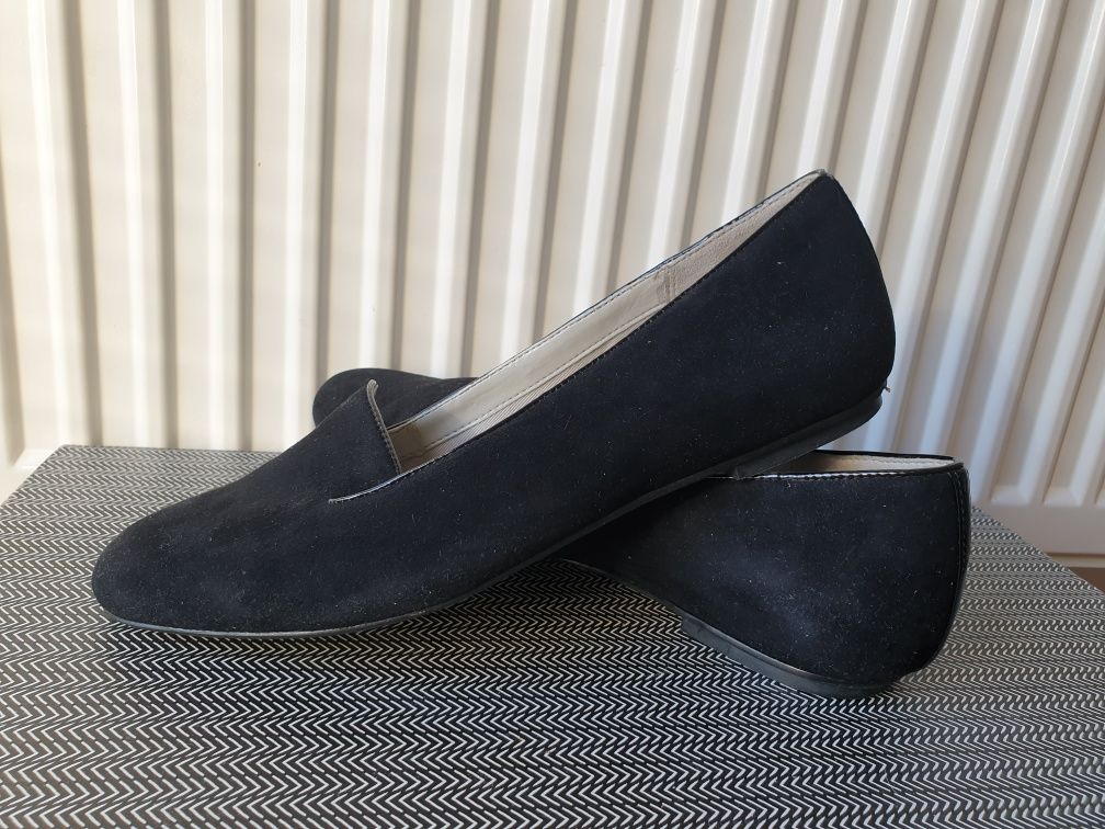 Czarne zamszowe lordsy Clarks rozmiar 39 UK6 skórzane baleriny