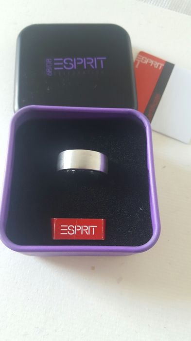 Anel novo. Gravação no interior "love always"
Nunca utilizada