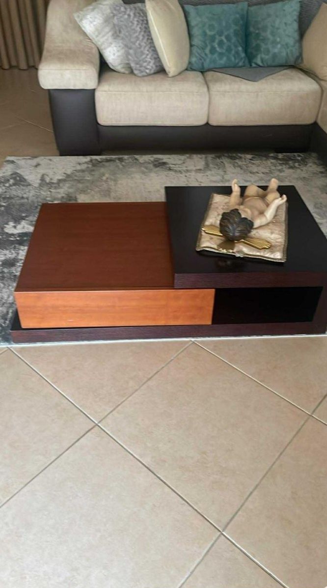 Móvel de sala com pequeno movel com gaveta