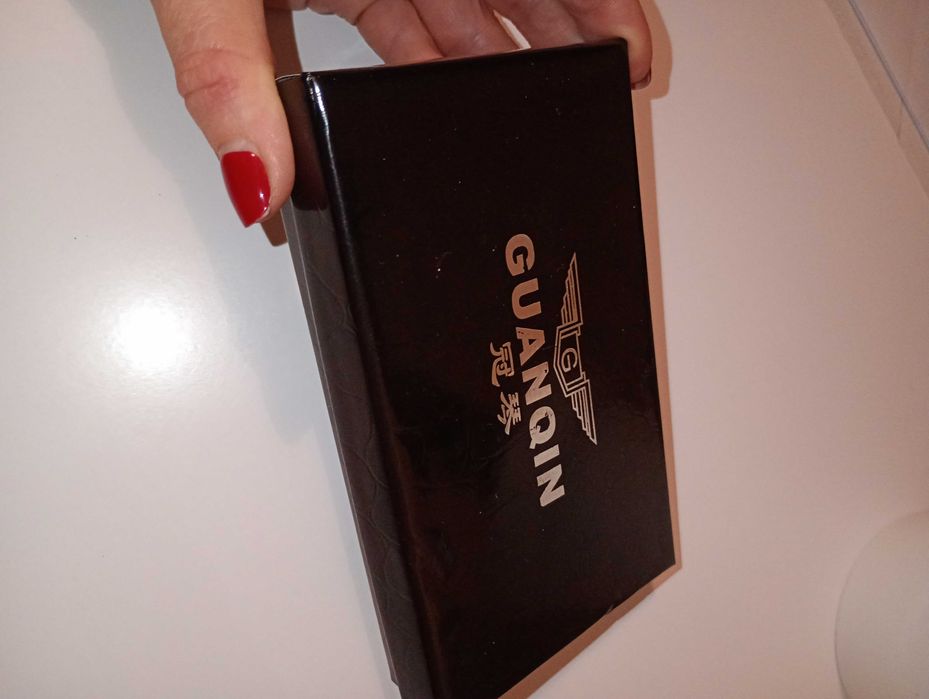 Годинник новий Guanqin