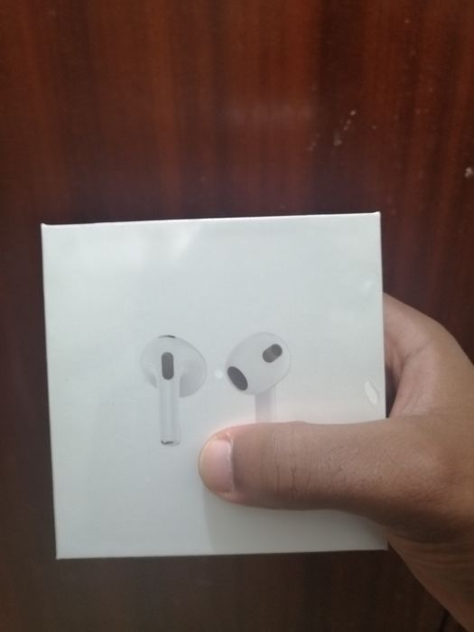 WIRELESS Earphones (new)