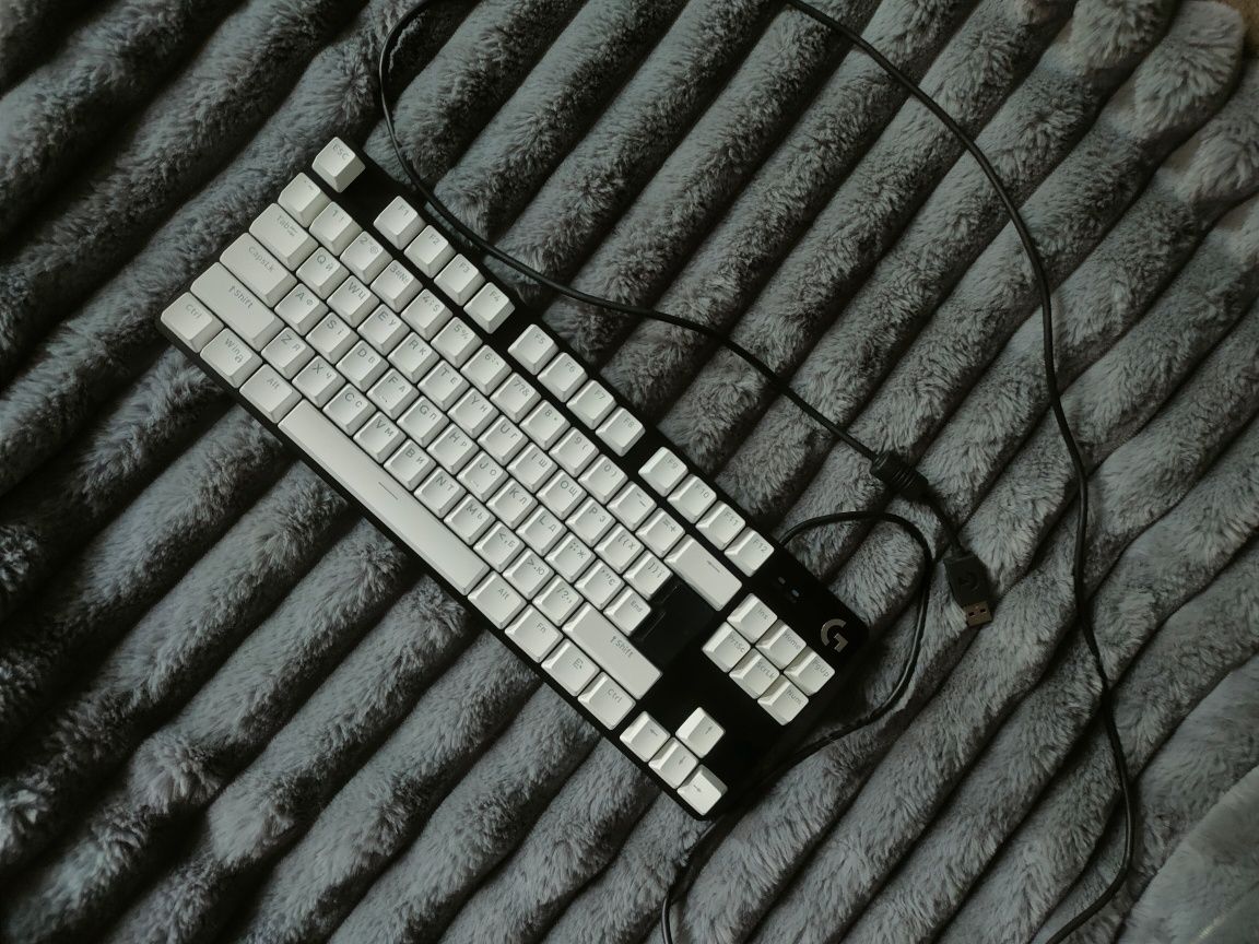продам игровую клавиатуру Logitech g413 tkl se
